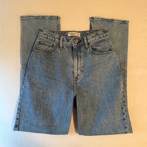 A&F 90s Straight Ultra High Rise Jean Medium Wash